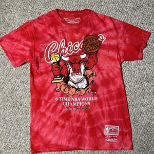 Mitchell Ness Chicago Bulls T Shirt Men’s M 6 Time World Champions Tie Dye Red